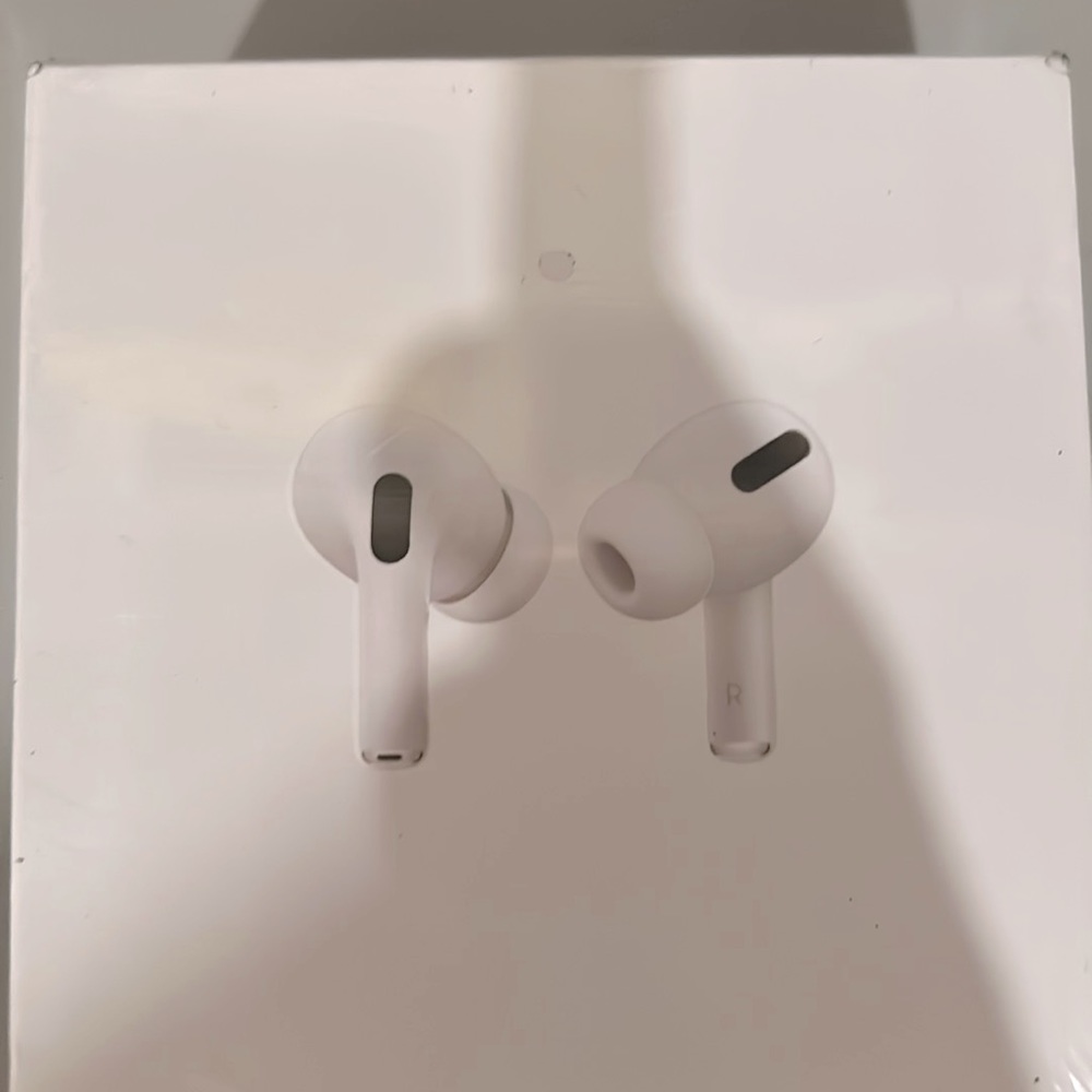 Airpods Pro Only Used One time (Like brand new)